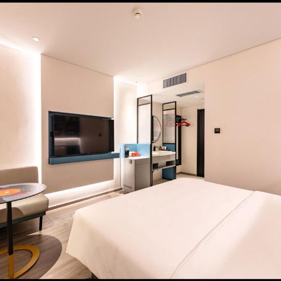 Ibis Qingdao Xinduxin Capitamall image 1