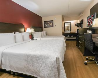 Conveniently To Excellent Transportation! Free Parking, Pet-friendly Property! - Statesville - Habitación