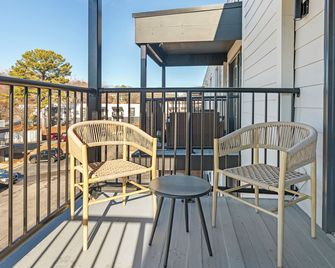 Windsor Highlands Apartments by Landing - Homewood - Balcony