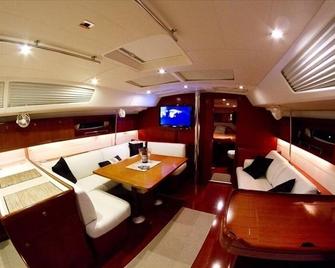 Charleston's Premiere 50ft Luxury Sailing Yacht, 'Fate' and Kismet Party Yacht - Charleston - Restaurant