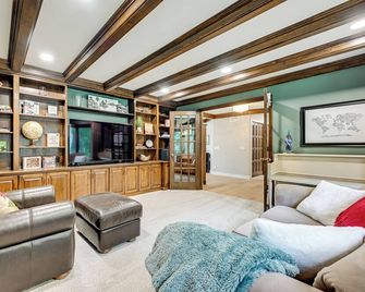 Cozy River Retreat Near Granite Peak Ski Area - Mosinee - Lounge