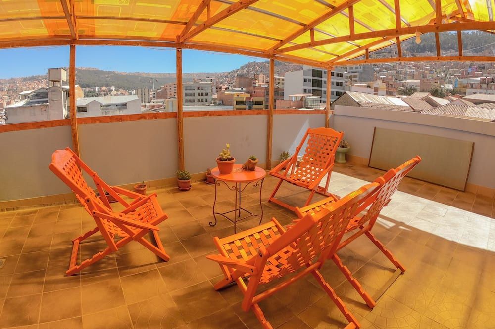 أناتا هوستل