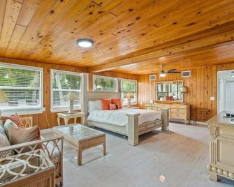 Beautifully Renovated 5 bedroom Vero Beach 5 Home by RedAwning - Vero Beach - Bedroom