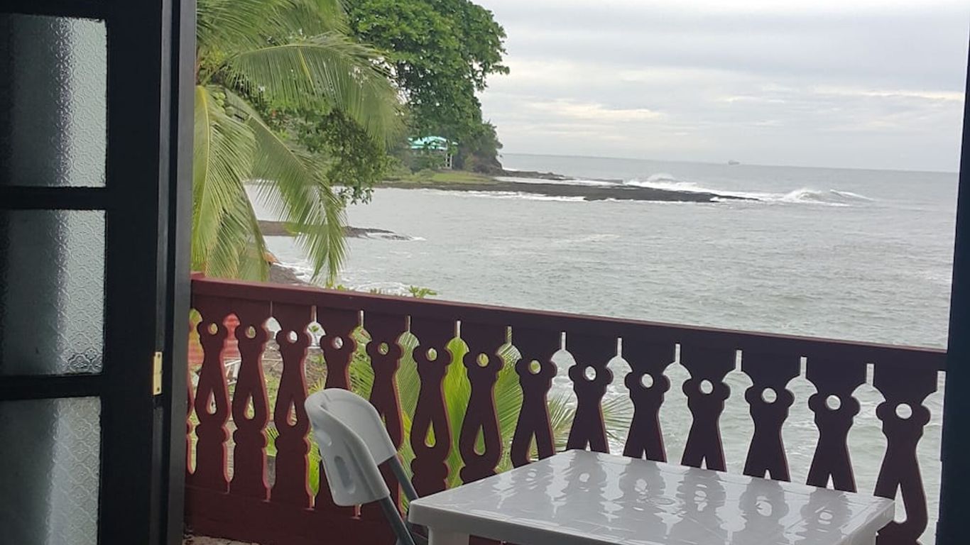 Hotel La Cueva Limon