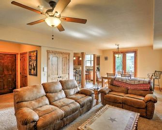 Chic Pagosa Springs Condo w/ Porch - Walk to Shops - Pagosa Springs - Living room
