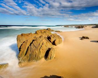 Big4 Moruya Heads Easts Dolphin Beach Holiday Park - Moruya - Beach