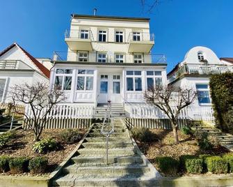 Stromtiefe, direkt am Alten Strom - Warnemünde - Gebäude