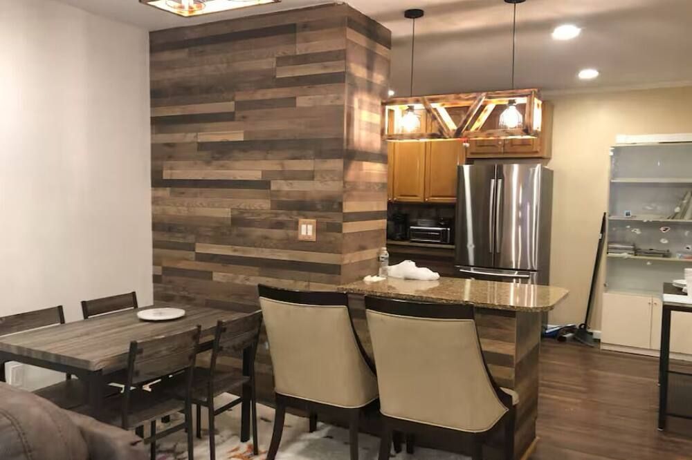 Charming 1-bedroom house in lovely Queens with AC/Heat WiFi - كوينز - غرفة طعام