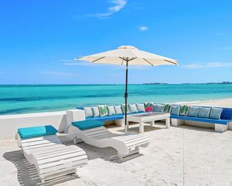 Stunning, Modern & Bright Beachfront Villa - Nasáu