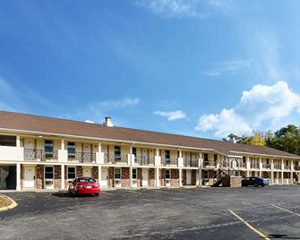 Econo Lodge Sturbridge Route 20 - Sturbridge - Rakennus