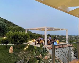 Hotel Essenza Di Mirto - La Caletta - Balcón