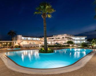 Sabina Hotel - Theologos - Pool