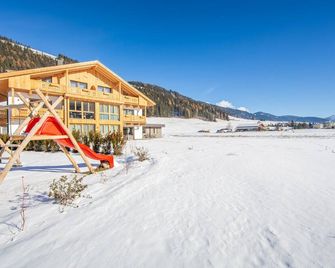 Farmhouse 'Apt Aurora' with Mountain View, Shared Garden and Wi-Fi - Villabassa/Niederdorf - Budova