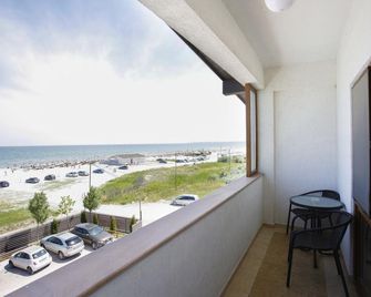 Nautic Sport Club - מאמאיה - מרפסת