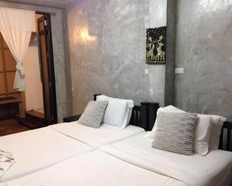 At Casa Guesthouse Amphawa - Amphawa - Camera da letto