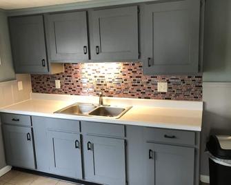 Lovely 2 bedroom upper, close to Lake Erie beaches - Dunkirk - Küche