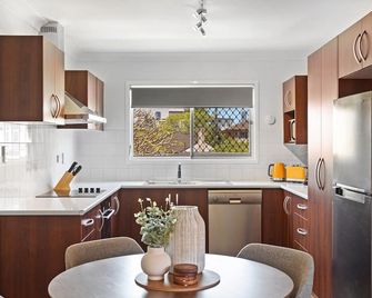 Windsor Cosy 2-Bedroom Unit in Quiet Neighborhood - Brisbane - Kitchen