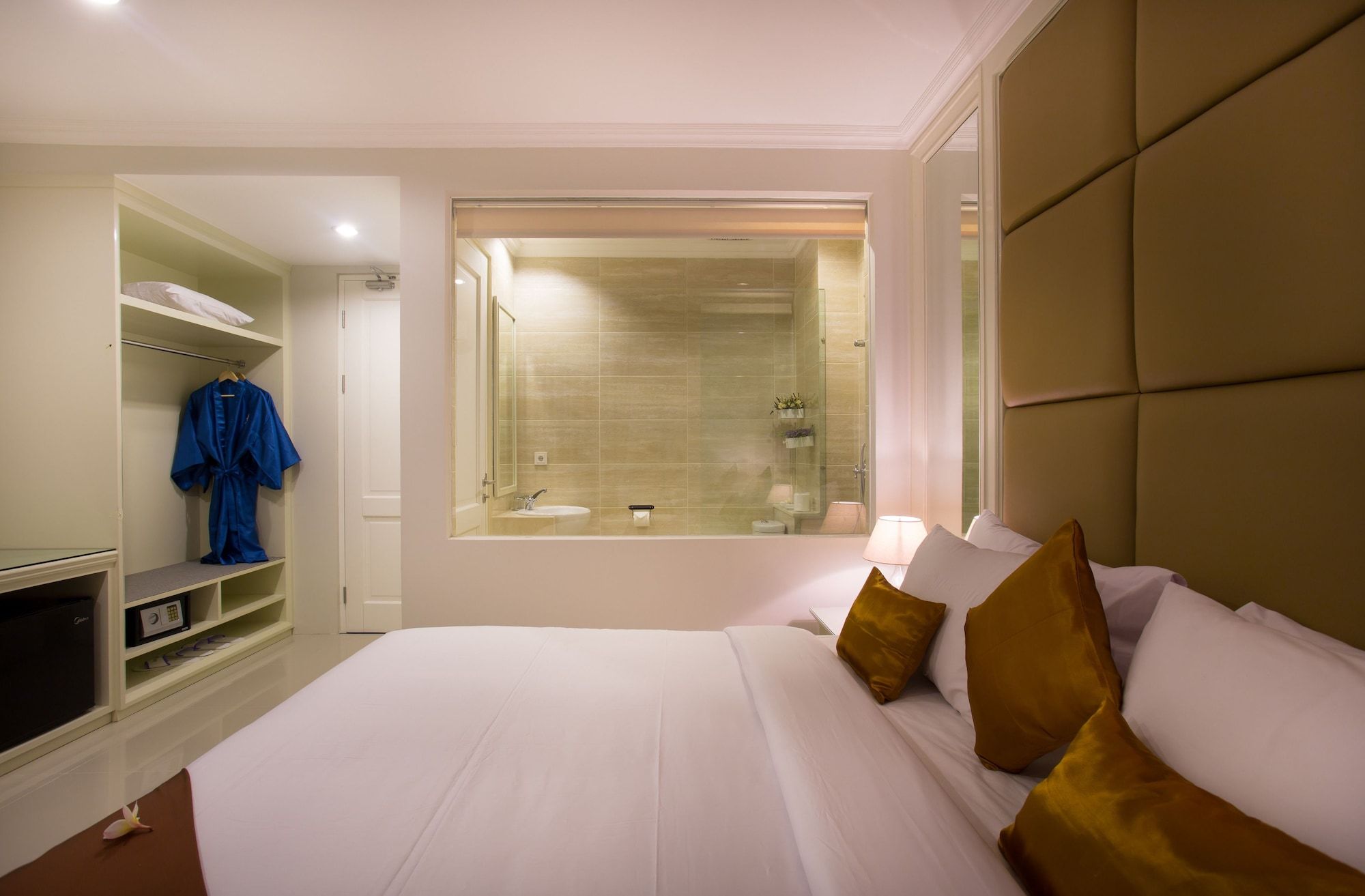 Amalfi Hotel Seminyak - Denpasar - Habitación