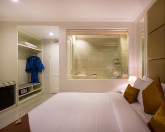 Amalfi Hotel Seminyak - Denpasar - Habitación