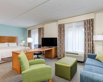 Hampton Inn & Suites Manchester - Manchester - Habitación