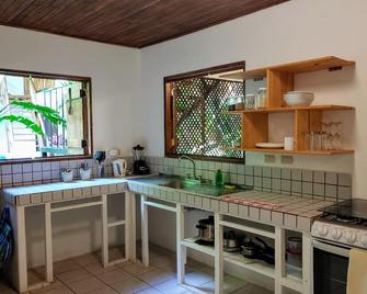 Colibri Apartments - Private kitchen & bathroom - 4 min walk to the Beach! - Santa Teresa - Kitchen
