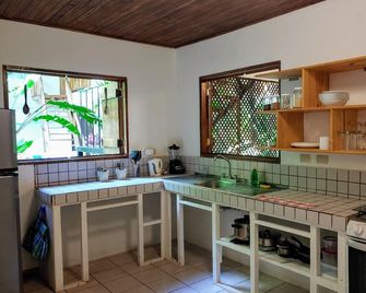 Colibri Surf House & Flats - Santa Teresa - Cocina