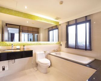 Mida Hotel Ngamwongwan - Sha Plus - Mueang Nonthaburi - Bathroom