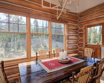Big Sky Resort/Powder Ridge-Ski In/Ski Out with Private Hot Tub & Amazing Views - Big Sky - Dining room