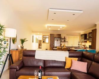 A Pretty Holiday Home in Malta s Fishing Village - Marsaxlokk - Living room