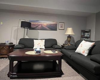 Mae Sweet Home - Surrey - Living room