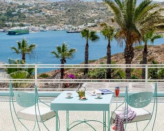 Agalia Luxury Suites - Koumpara - Balcón