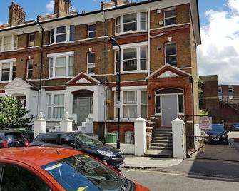 Novelty Suites - London - Building