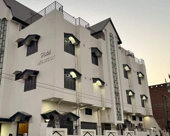 Hotel Meghdoot - Bhadohi - Building