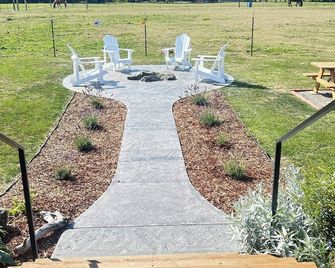 Charming 2-bedroom cottage with Wifi and a mountain view. - Sequim - Patio