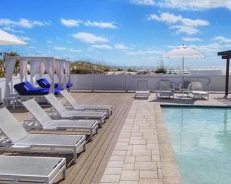 Barefoot Beach Club - Madeira Beach - Pool