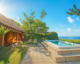 The Seaes Hotel & Resort - Seogwipo - Pool