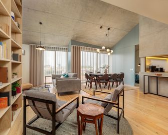 Feel Corporate Housing Campanhã - Porto - Living room
