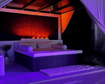 White Tiger Goa - One bedroom villa with Private Pool & indoor couple Jacuzzi - Margao - Spa