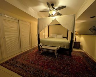 The Crown House Hotel - Philipsburg