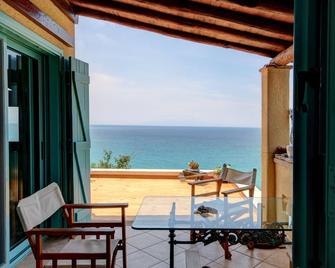 Seascape panorama in a Beach House - Skala Fourkas - Balcony