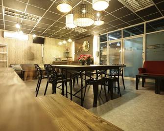 Tiger Lily Hostel - Bangkok - Menjador