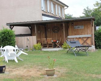 Maison le Barrage - Sauret-Besserve - Patio