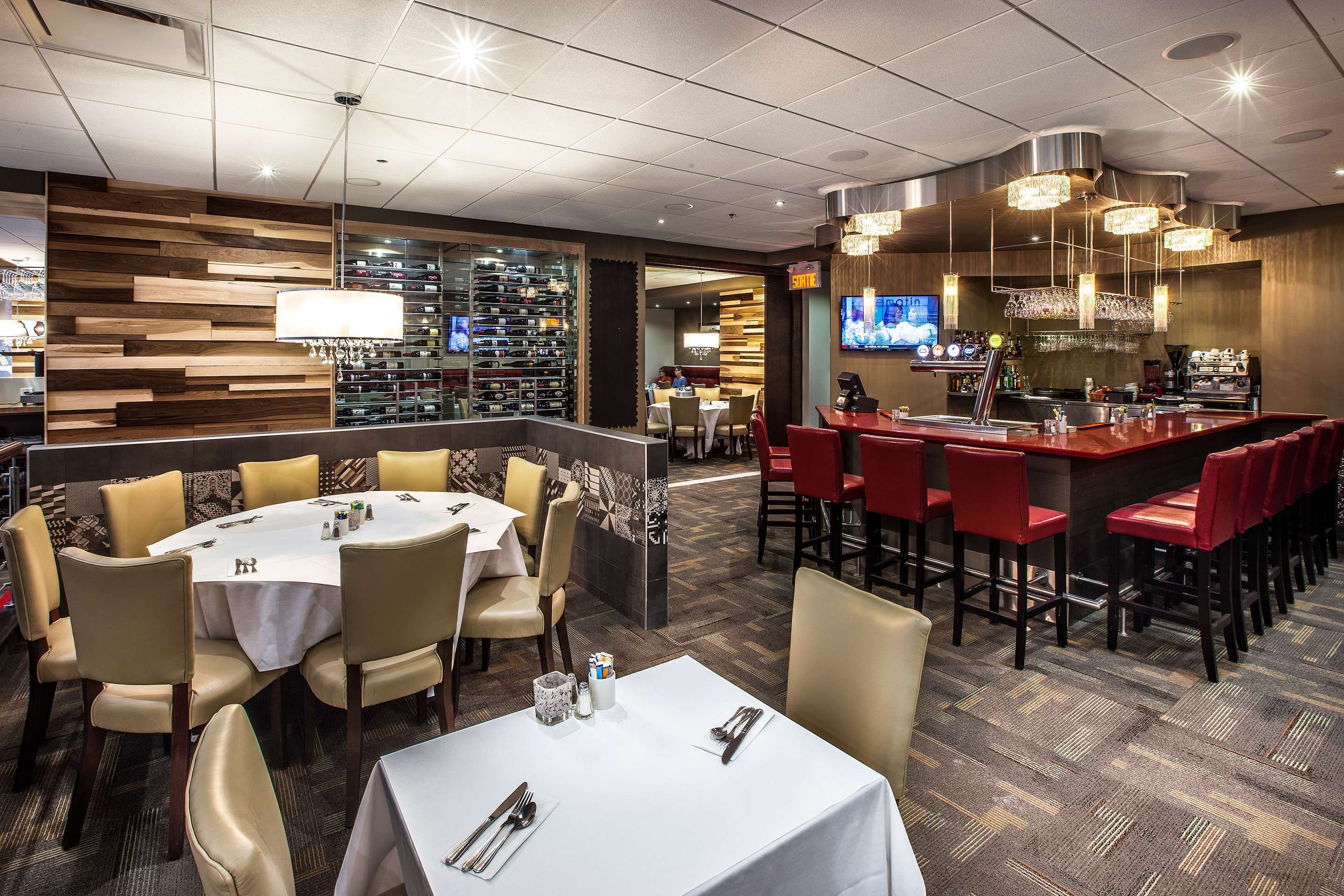 Restaurant view of Hotel Ambassadeur et Suites