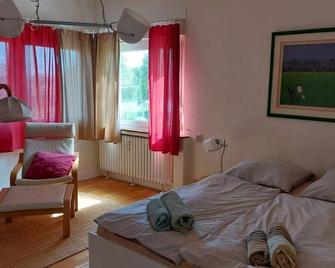 Behind the Seven Mountains, near Bonn on the Rhine, at the gateway to the beautiful Westerwald - Königswinter - Schlafzimmer
