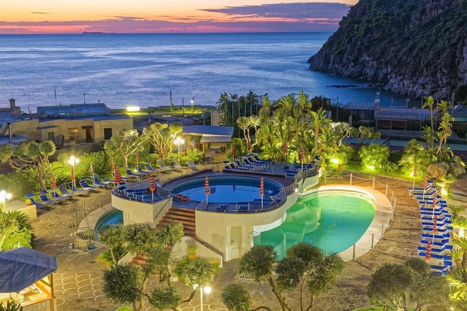 هوتل زارو - فوريو - حوض السباحة