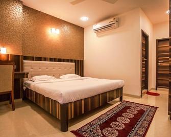 Sai Moreshwar Resort - 羅納瓦拉 - 臥室