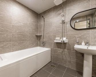 Hotel Classic Sacheon - Sacheon - Bathroom