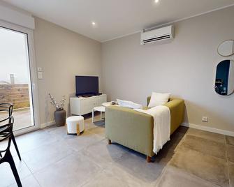 Le Petit Vernois - Appartement avec Terrasse ! - Dole - Wohnzimmer