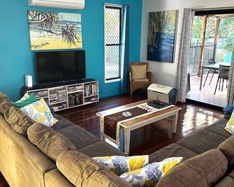 Beachcomber - Rainbow Shores - Rainbow Beach - Huiskamer