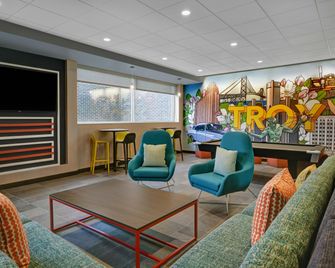 Tru by Hilton Troy Detroit - Troy - Salónek